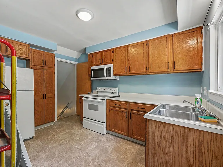 104 Crocker Blvd — Photo 4