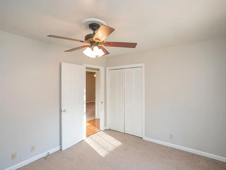 610 Ashley Ct — Photo 15
