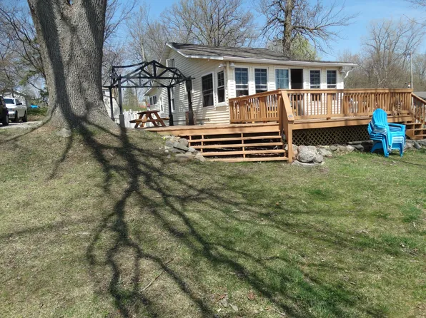 4196 Lakeview Dr, Attica, MI 48412