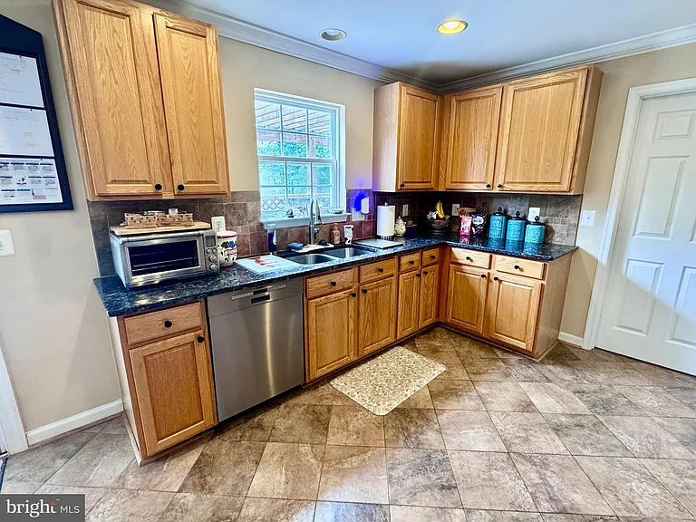 29 Webb Ct — Photo 13