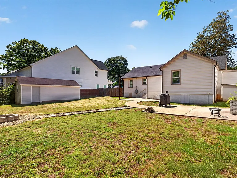1214 N Sharon Amity Rd — Photo 27