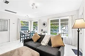1 bed, 1.0 bath, 700 sqft, $1,900 — Photo 3
