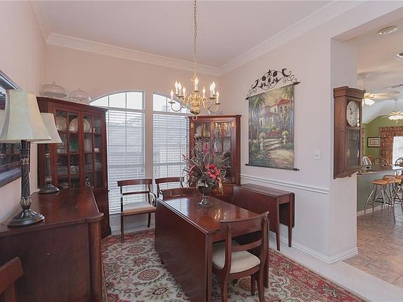 5th image of 1104 Danbury Dr