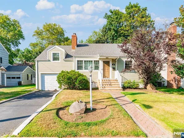 42 Meadow Ln, Bloomfield, NJ 07003