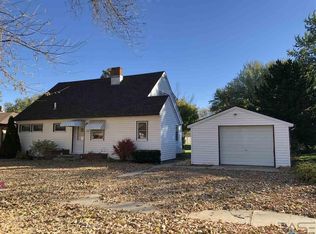 736 S Dewald St, Freeman, SD 57029