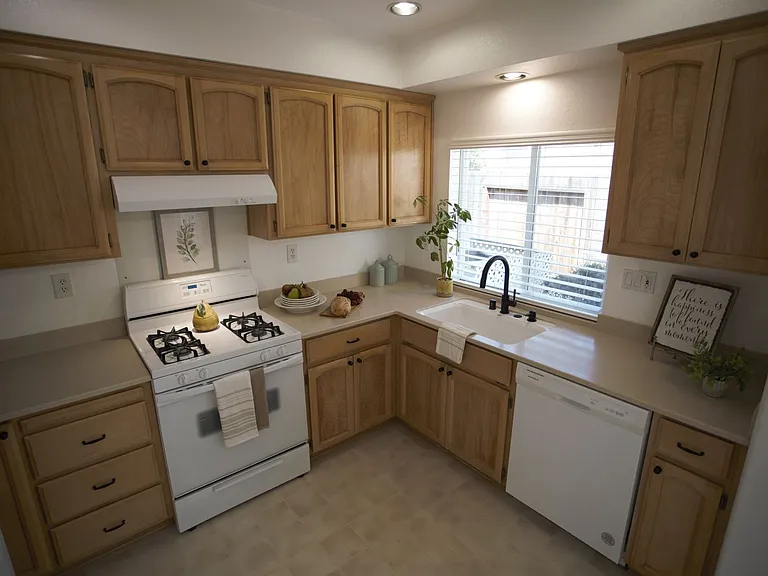 8 Constantine Ct — Photo 11