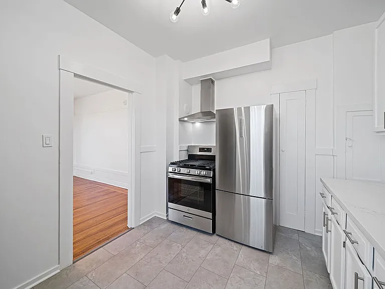 1048 Union St #17 — Photo 6