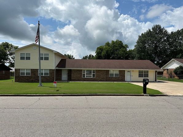 105 Dogwood Ave