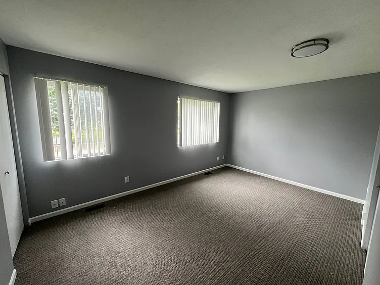 2906-2948 Feiger Ln — Photo 6