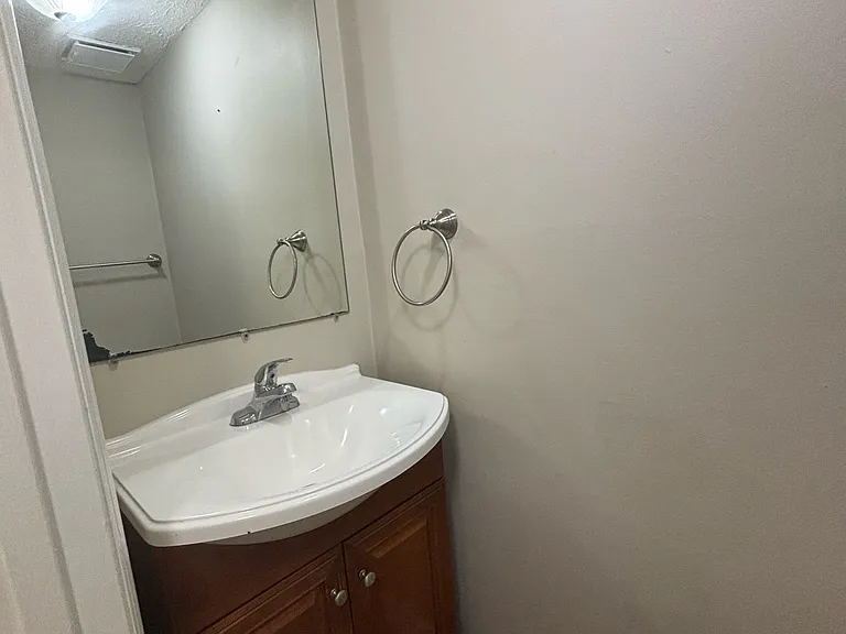 422 Kirkcaldy Ct #1 — Photo 7
