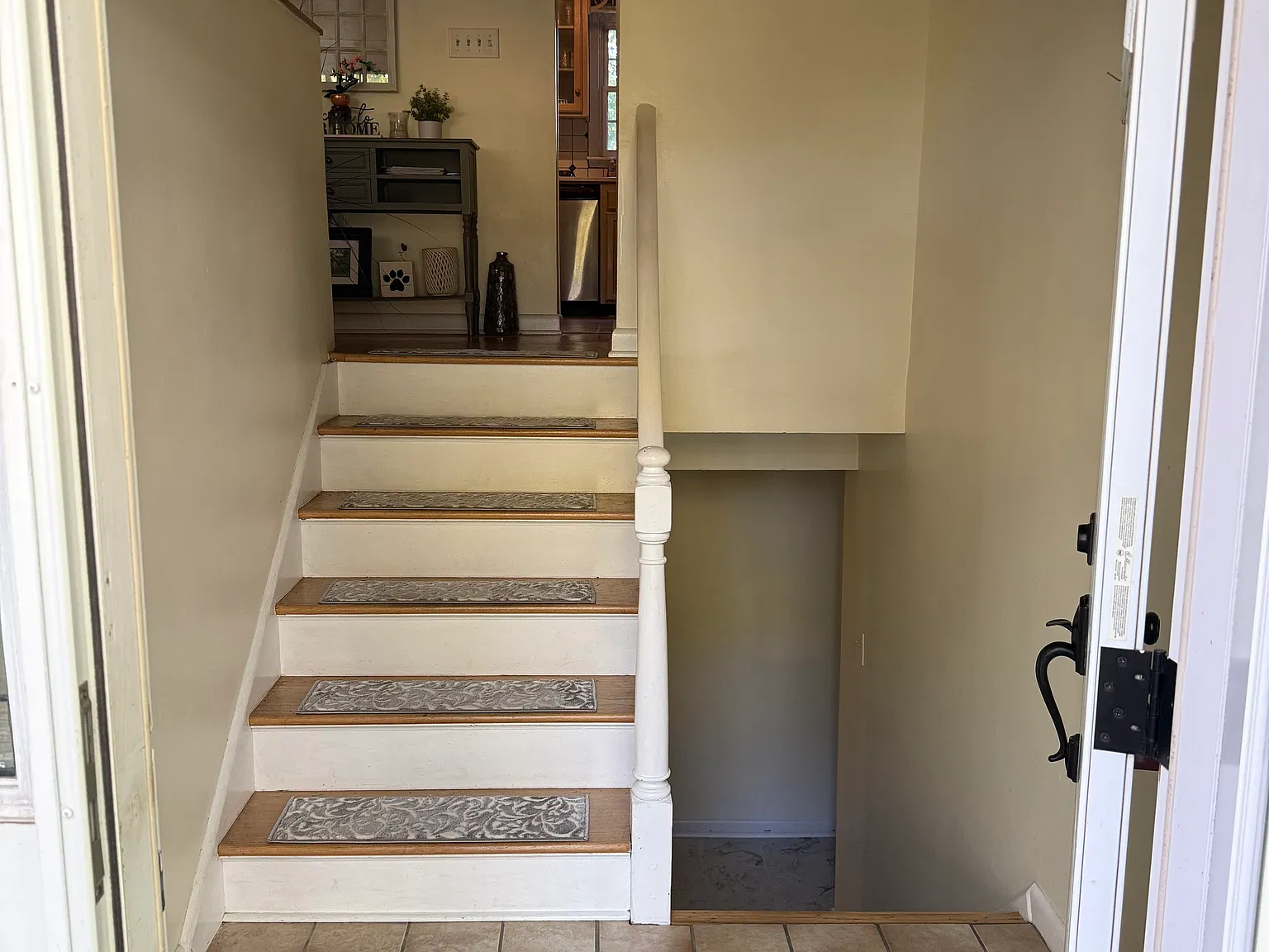 4 bed, 2653 sqft, $3,200 — Photo 2