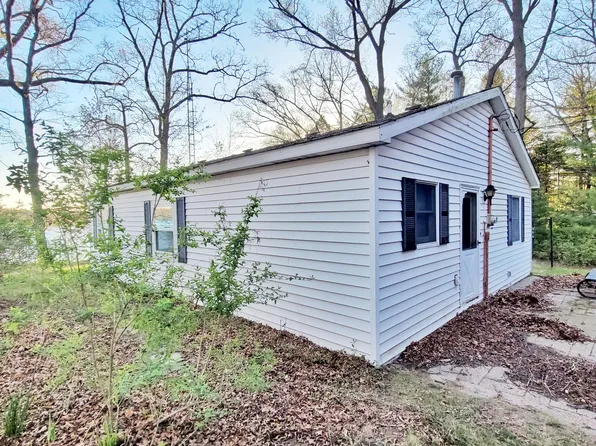 6581 N Evergreen Dr, White Cloud, MI 49349