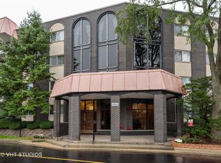 4949 Golf Rd APT 105, Skokie, IL 60077