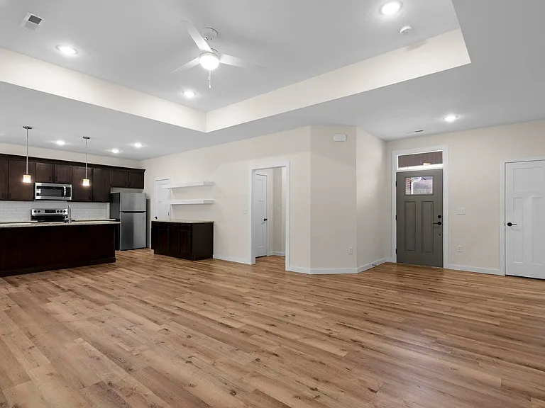 4207 E Eastmoor Dr — Photo 6