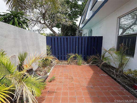 4th image of 3916 SW 67th Ter #115