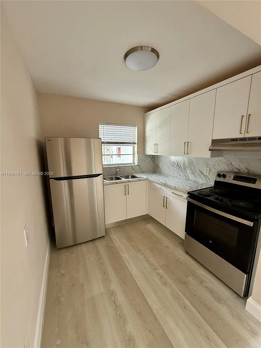 Building Photo - 1607 Arthur St #304