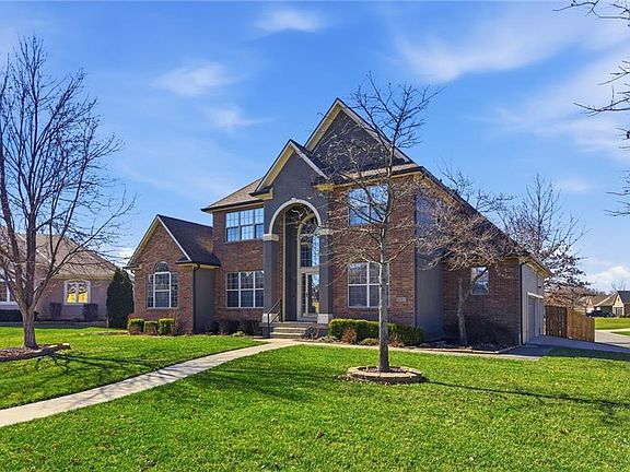 4th image of 401 SE Hackamore Ct