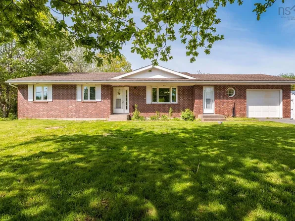 33 Rockwell Dr, Mount Uniacke, NS B0N 1Z0