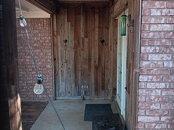 3rd image of 1911 Lee Dr