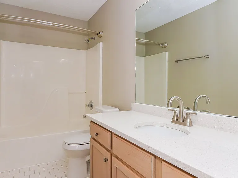 600 Ashley Glen Cir W — Photo 15