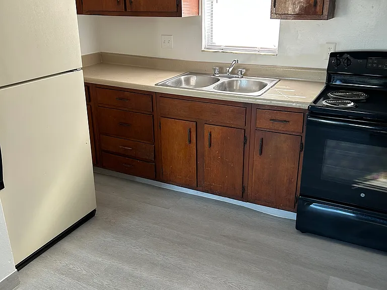 Lennox Court Apartments — Photo 23