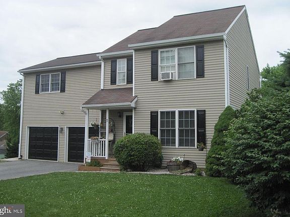 2nd image of 7 Christine Dr