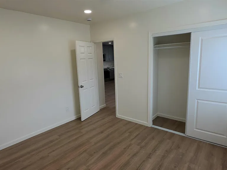 8836 Valencia St — Photo 18