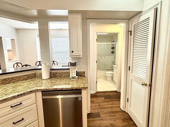4th image of 5936 McPherson Ave #2F