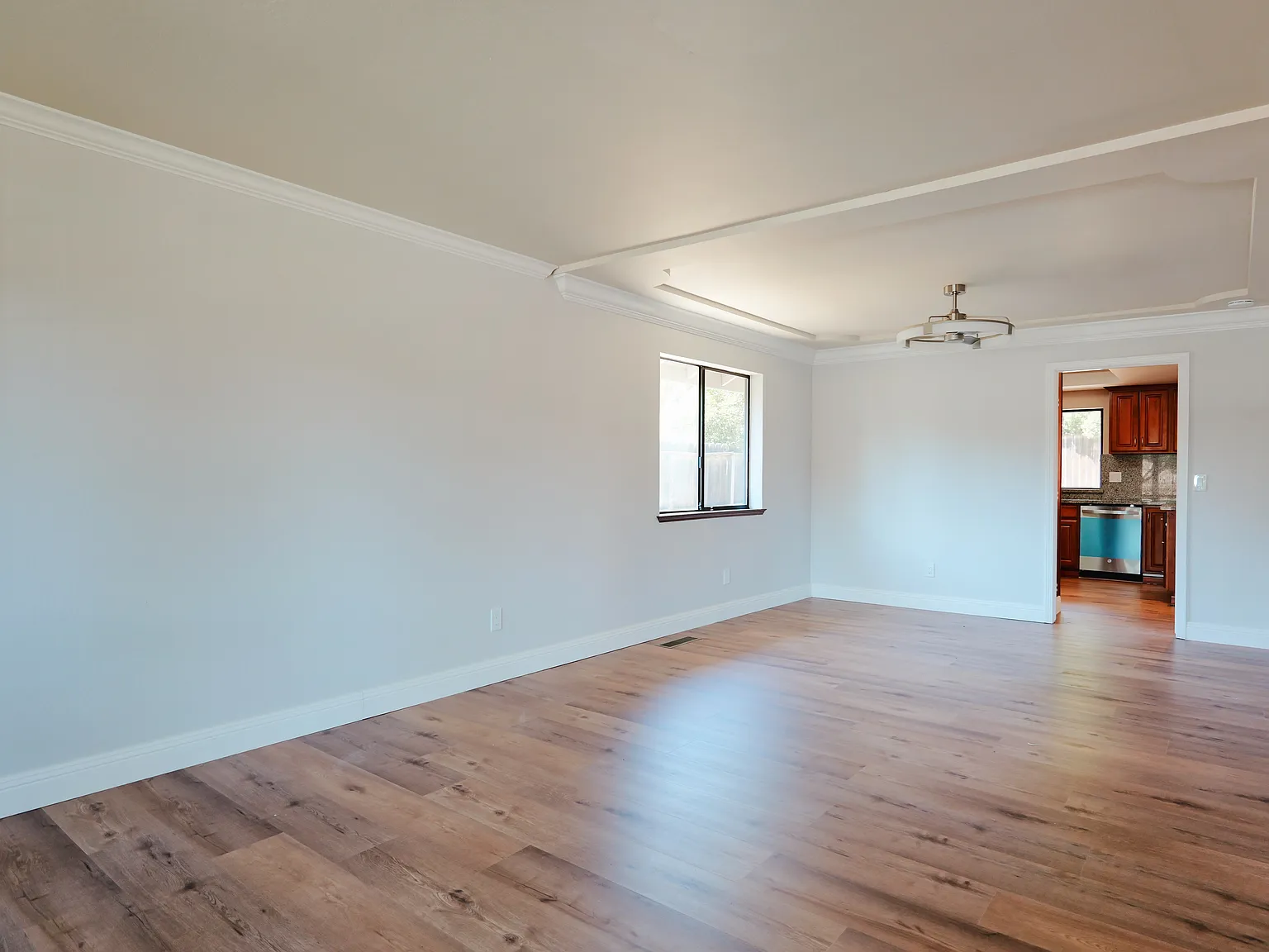 4 bed, 3039 sqft, $3,600 — Photo 3