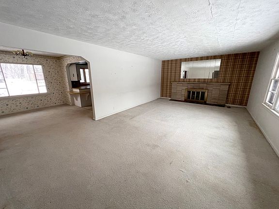 3rd image of 218 North Dr