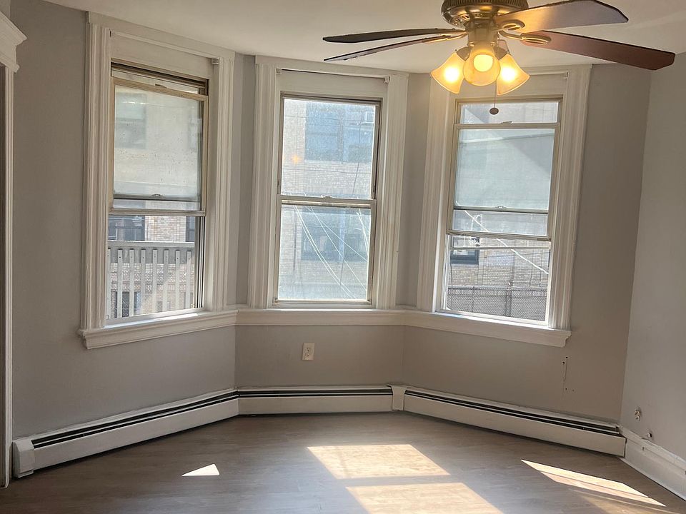 2nd image of 907 Hunterdon St Floor 2