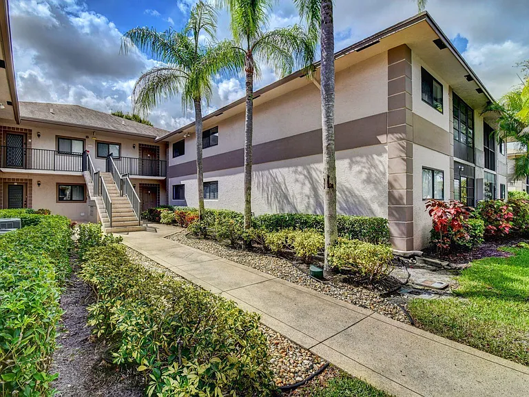 15364 Lakes Of Delray Blvd #45 — Photo 3