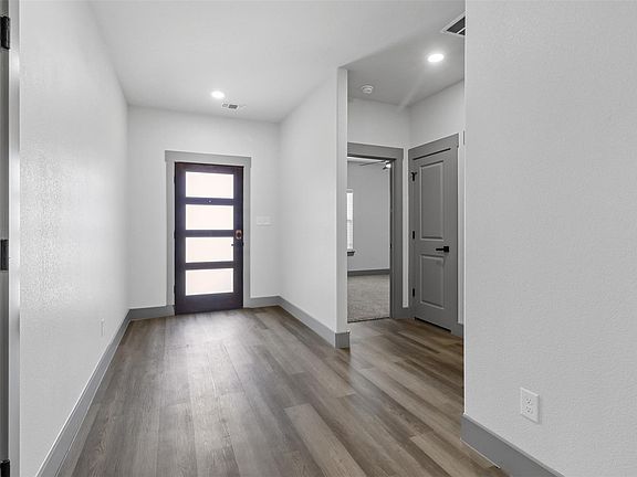 2nd image of 405 W Hull St