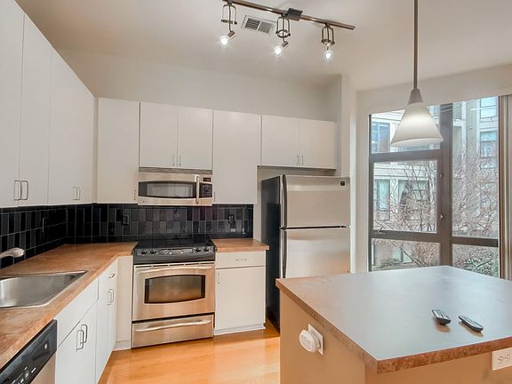 4th image of 525 E 6th St Unit 222
