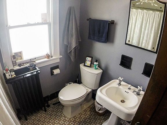 5th image of 3336 N Dousman St #3338
