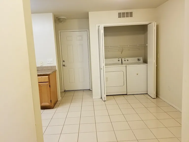 Golden Valley Luxury Apartments — Photo 26
