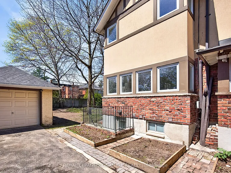 426 Armadale Ave — Photo 49
