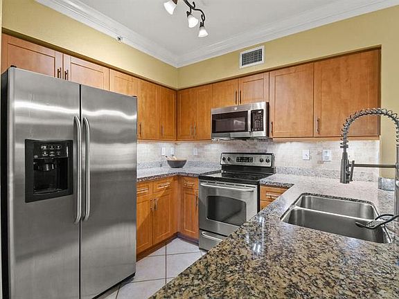 5th image of 6450 Emerald Dunes Dr APT 304