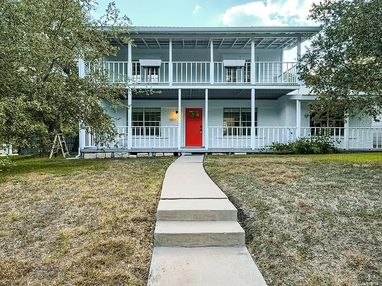 1011 Berrywood Dr — Photo 2