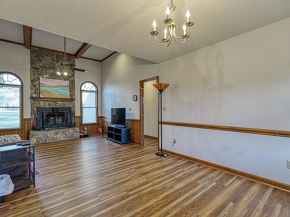 3rd image of 191 Skinner Rd