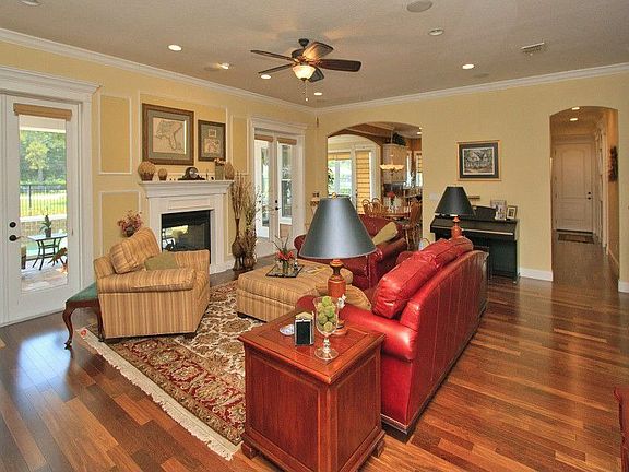 4th image of 2217 Cove Ct