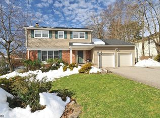 7 Oakwood Ave, Livingston, NJ 07039