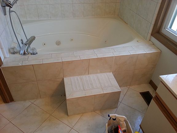 Jacuzzi tub