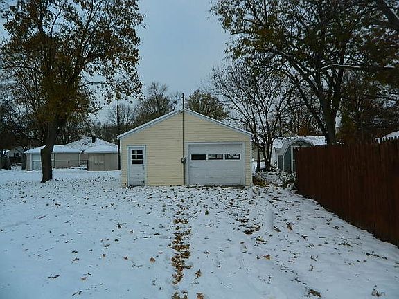 4th image of 715 S 14th St