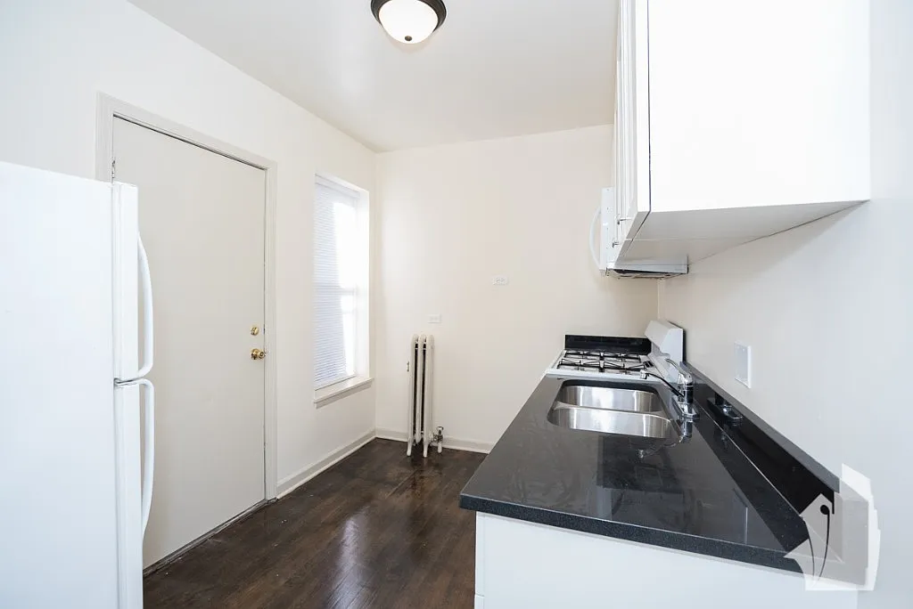 Building Photo - 5732 N Winthrop Ave #302