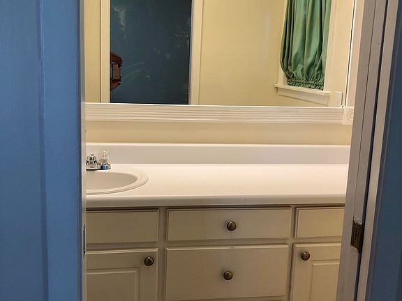 3rd image of 506 Spruce Ln