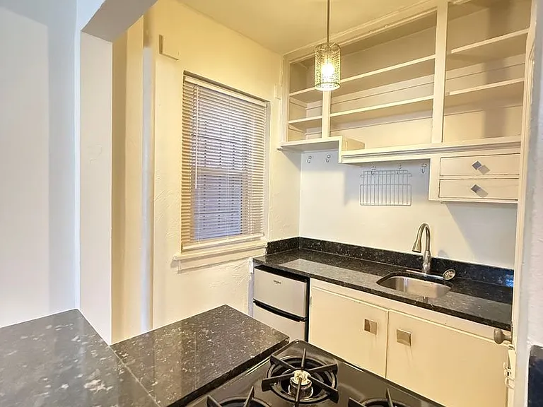 1226 N Marion St — Photo 4