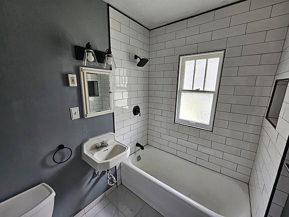 2nd image of 2043 Wealthy St SE Unit 2