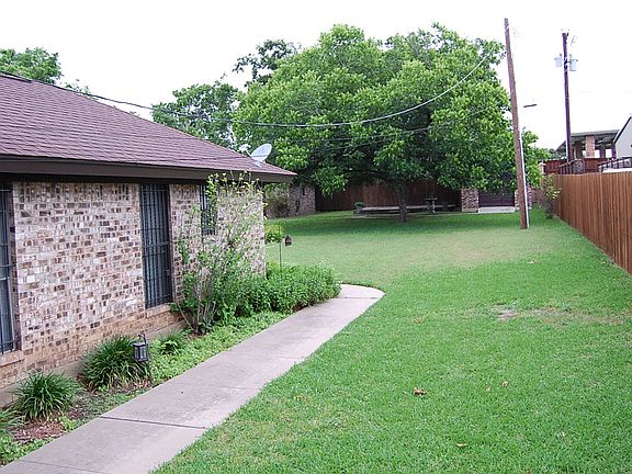 Side gate to rear