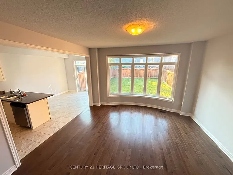 99 Cayton Cres — Photo 12